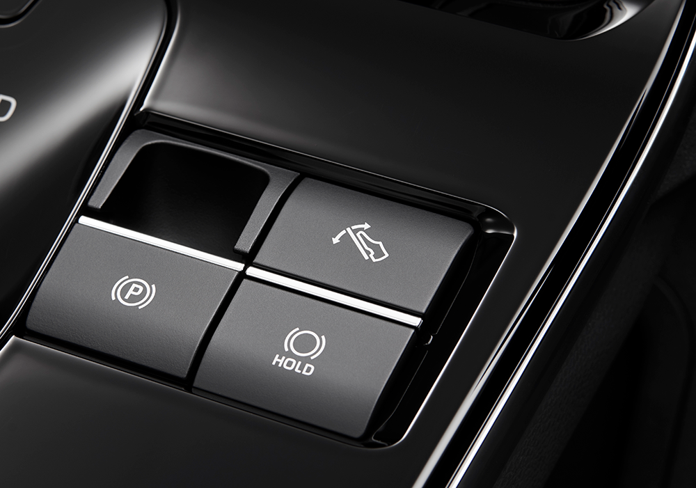 トヨタ「bZ4X」の「回生ブースト」スイッチ