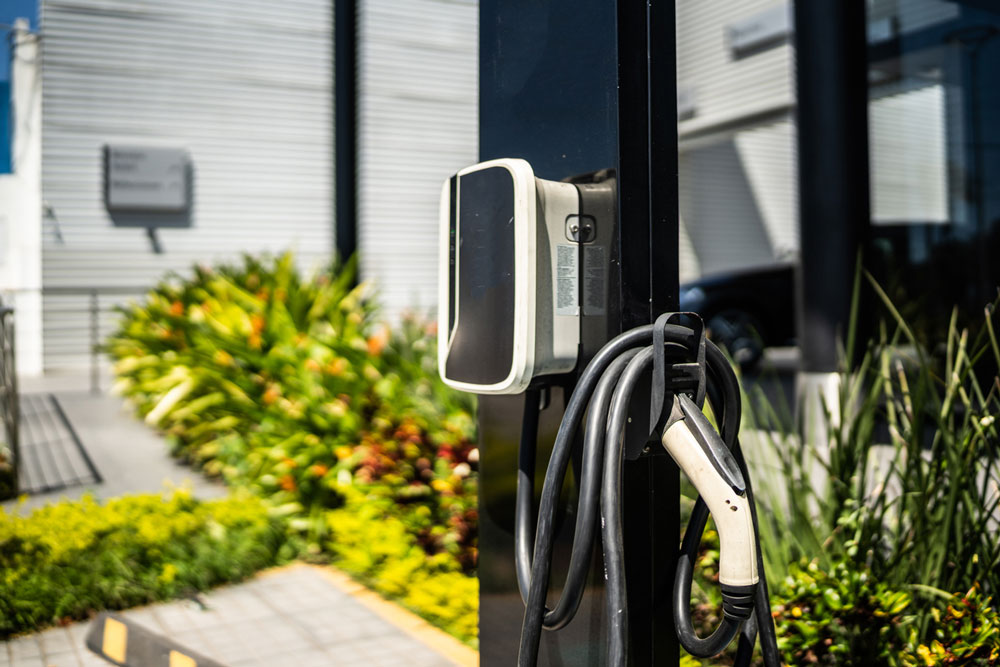 電気自動車用充電器