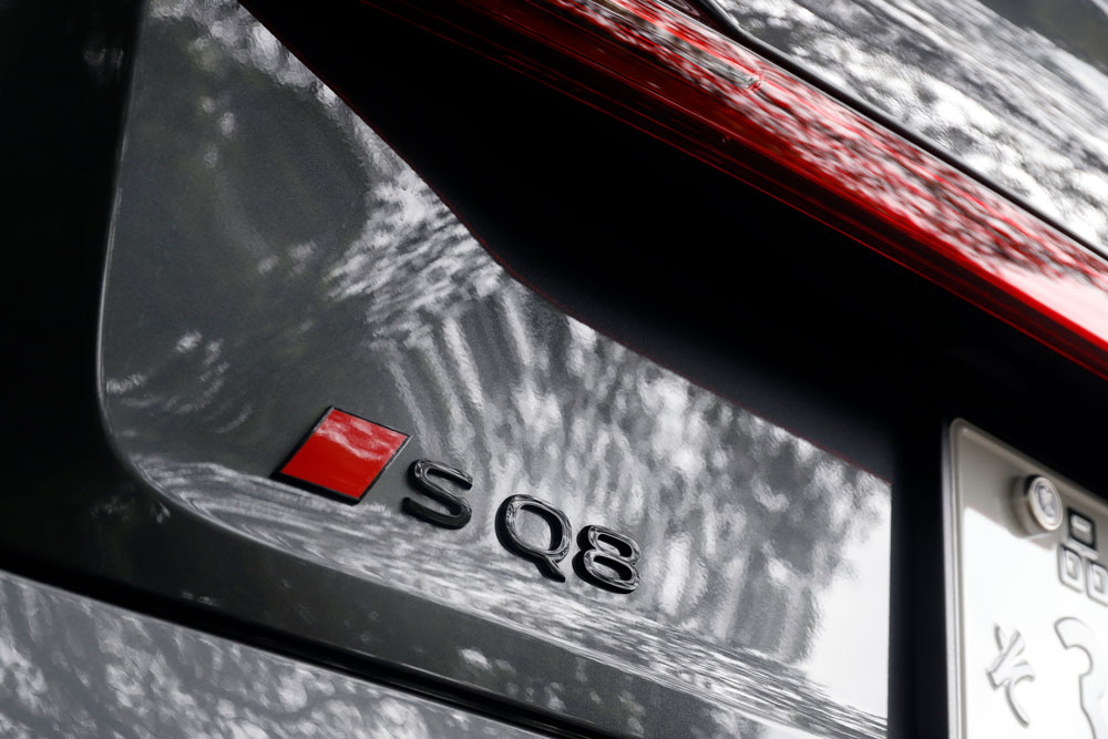 SQ8 Sportback e-tron後部