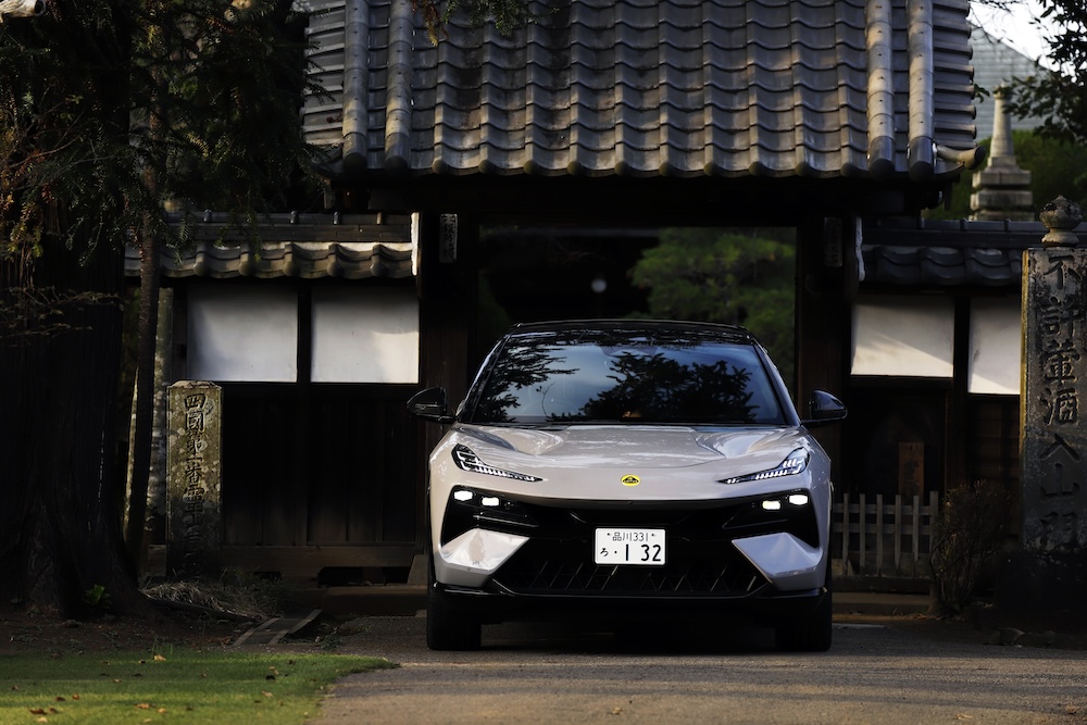 前から見た車両