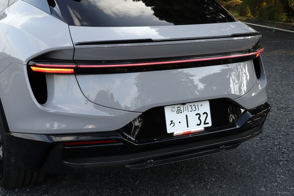 車両後ろ姿