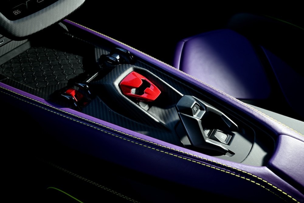 レヴエルトのセンターコンパートメント