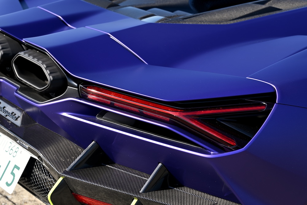 斜め後ろから見たレヴエルト