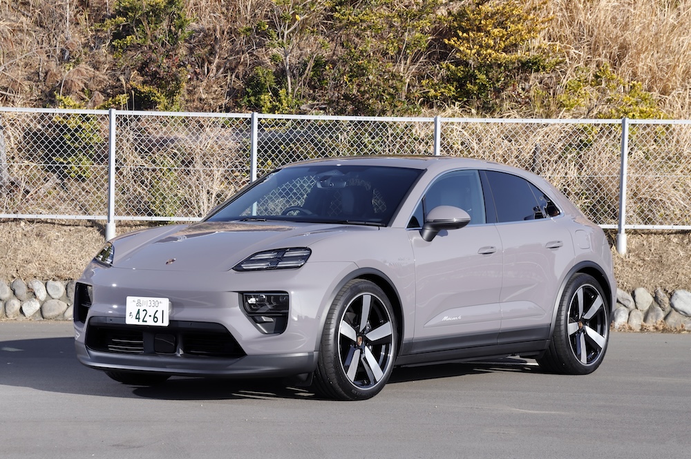 斜め前から見たマカン4