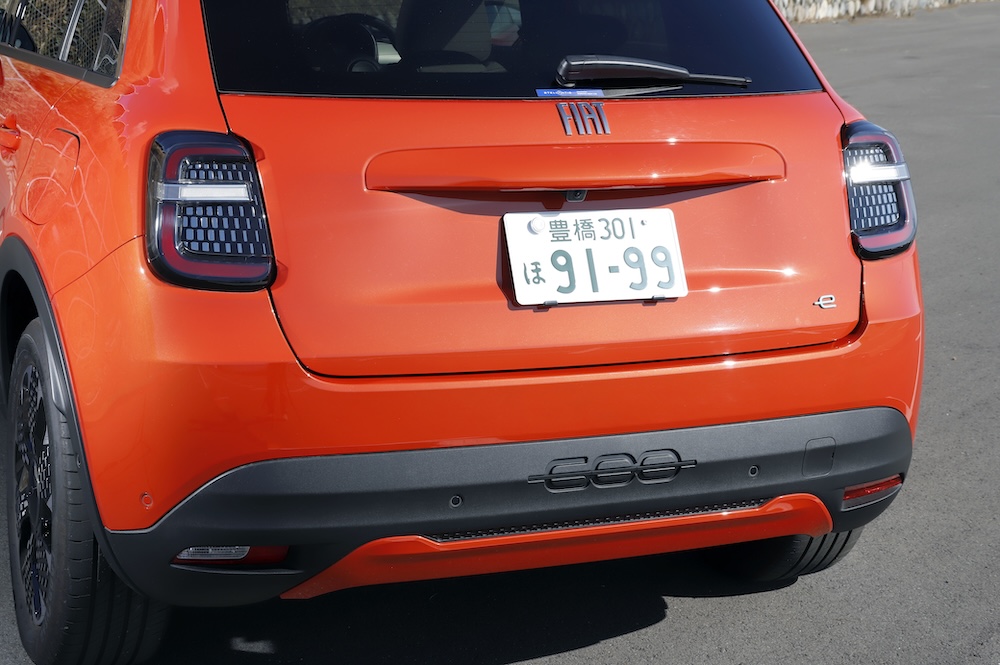 後ろから見た600e