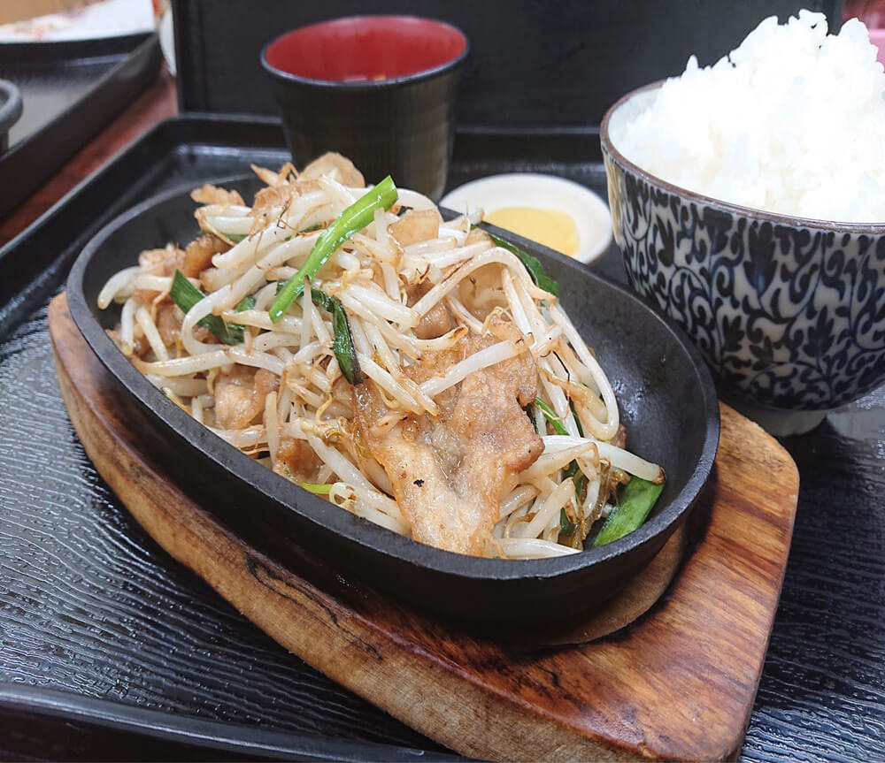 内津峠㊦豚ニラ鉄板定食