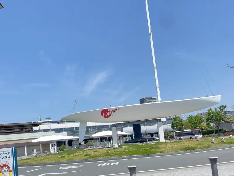 駅前にあるヨット