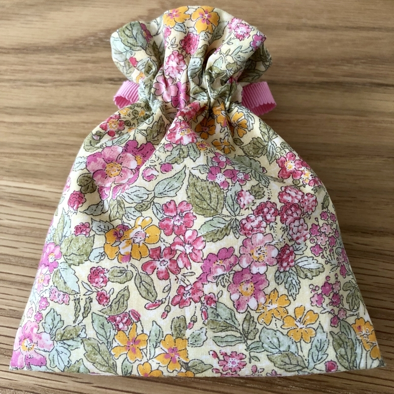 リバティプリントでハンドメイド ジュエリーポーチ