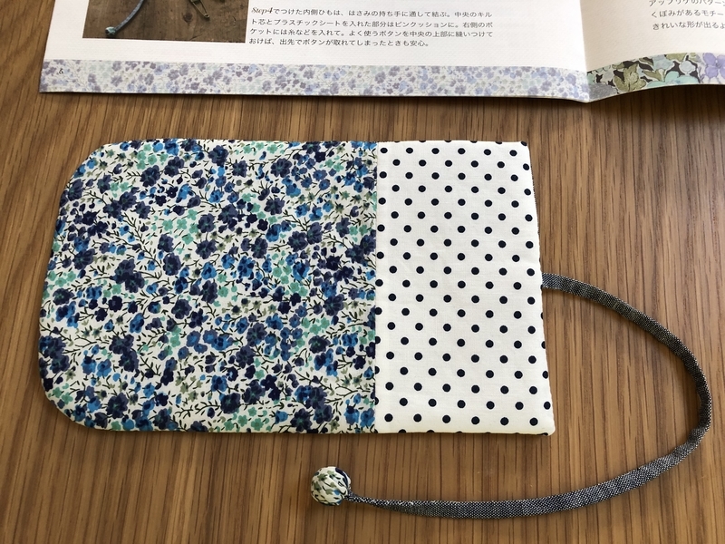 リバティプリントでハンドメイド　ミニソーイングケース