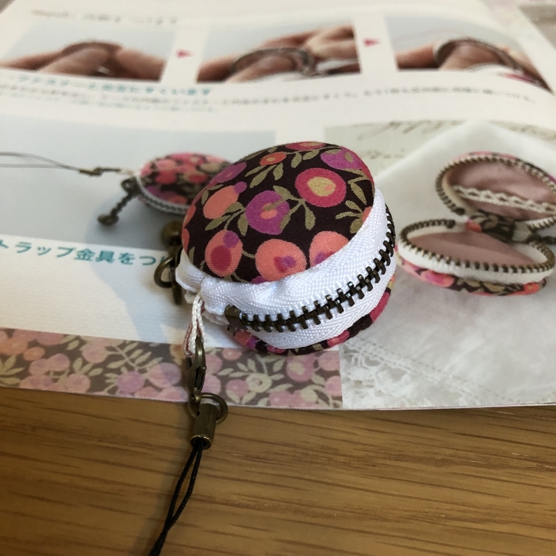 マカロンポーチ