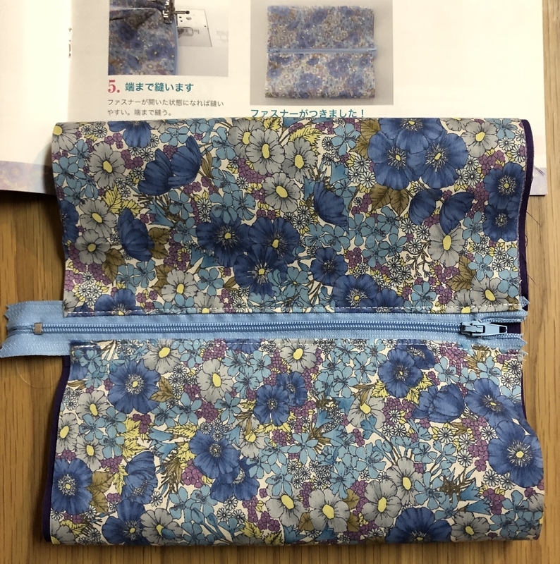 リバティプリントでハンドメイド　キャラメルポーチ