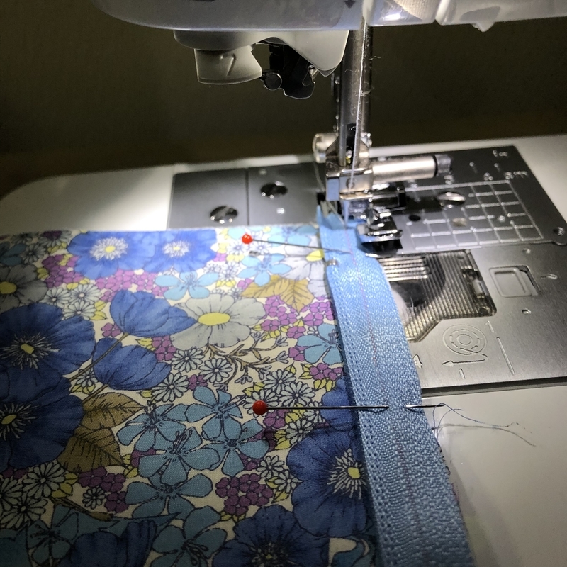 リバティプリントでハンドメイド　キャラメルポーチ