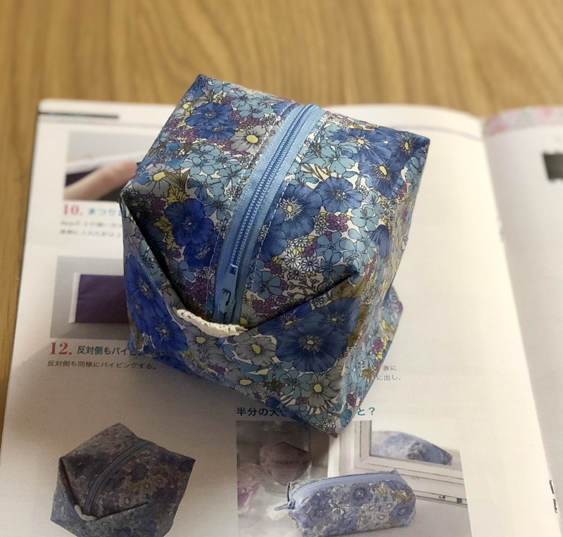リバティプリントでハンドメイド　キャラメルポーチ
