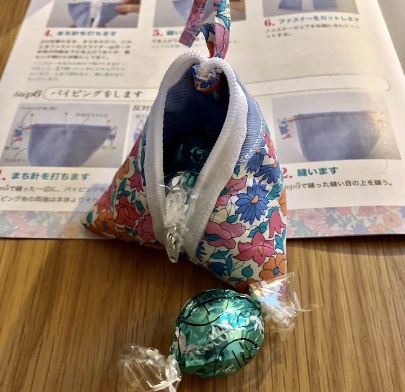 リバティプリントでハンドメイド　テトラポーチ