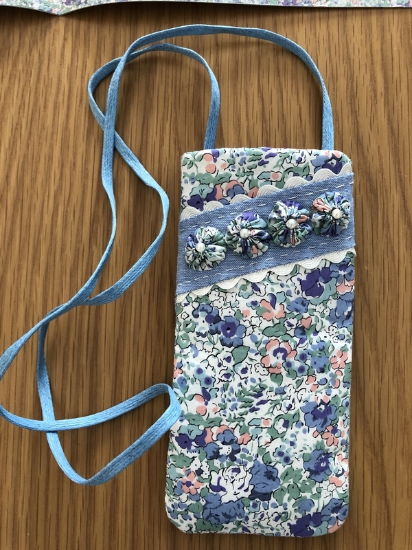 リバティプリントでハンドメイド　メガネケース