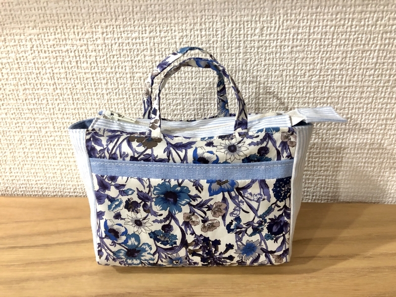 リバティプリントでハンドメイド　多機能ポーチ