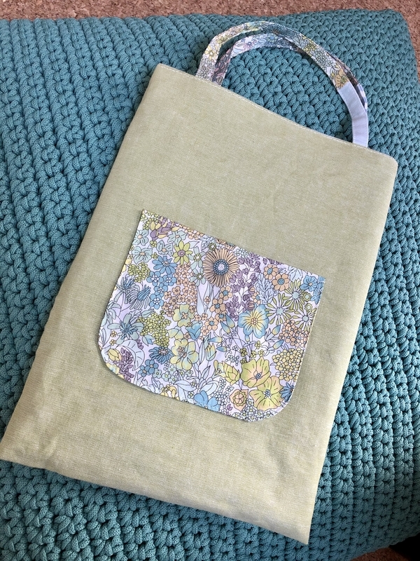 リバティプリントでハンドメイド　リバーシブルバッグ