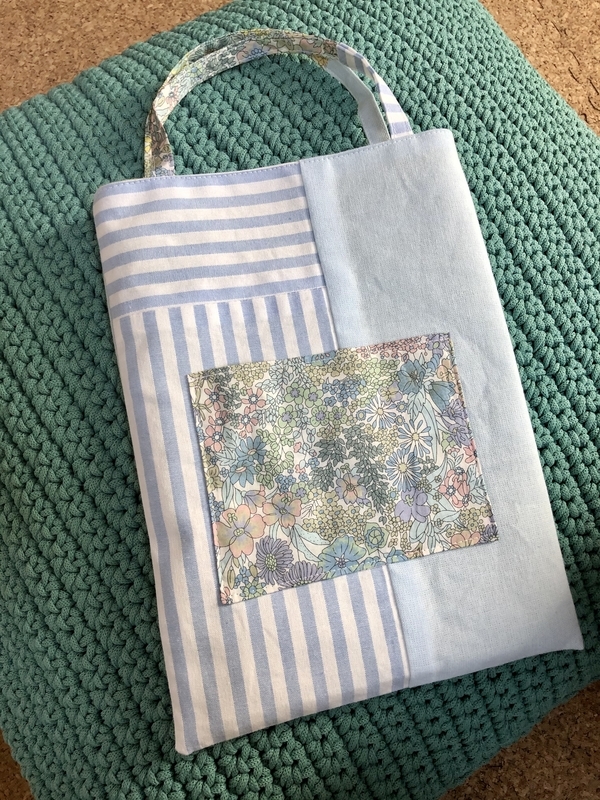 リバティプリントでハンドメイド　リバーシブルバッグ