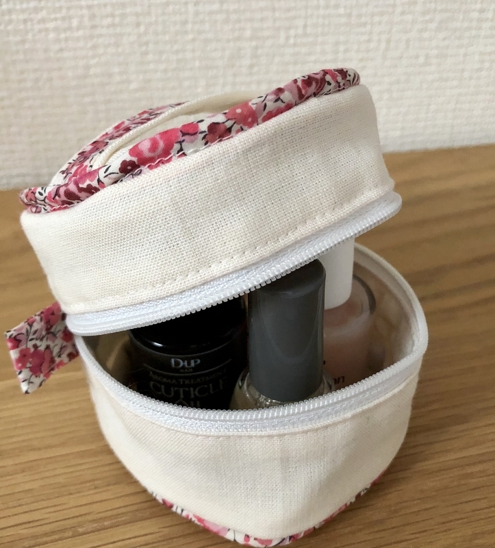 リバティプリントでハンドメイド　ミニバニティケース