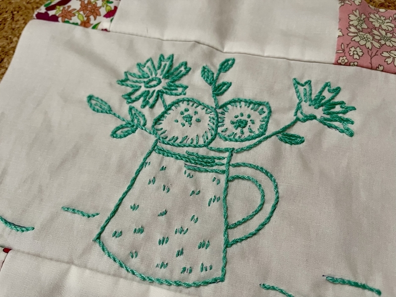 リバティプリントでハンドメイド　刺しゅう