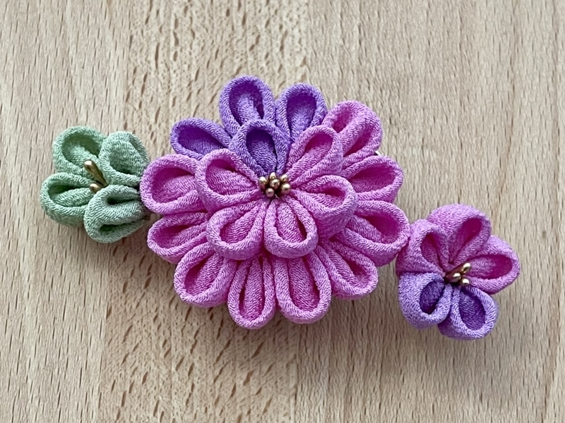 つまみ細工　小菊のヘアクリップ