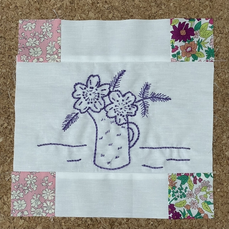 紫のフラワーベース　リバティプリントでハンドメイド