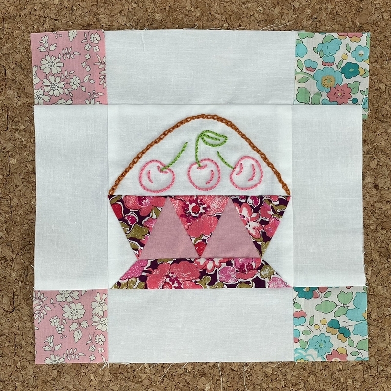 リバティプリントでハンドメイド　チェリーのバスケット