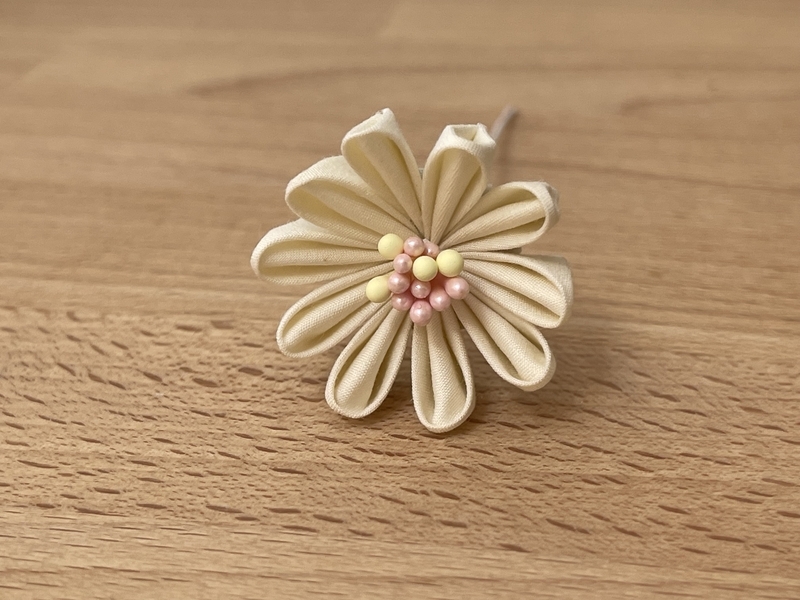 デアゴスティーニ たのしいつまみ細工 Uピンの花アクセサリー