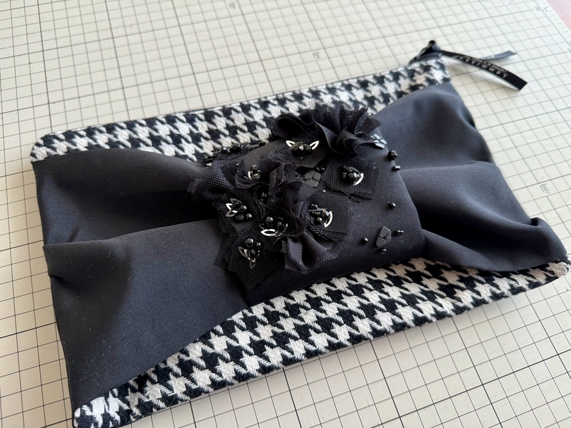 クチュール刺繍のリボンクラッチ
