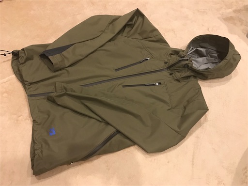 今まで使っていたソフトシェルをfinetrackのフロウラップフーディに買い替えた もつの雑記帳 日常ときどき探訪記