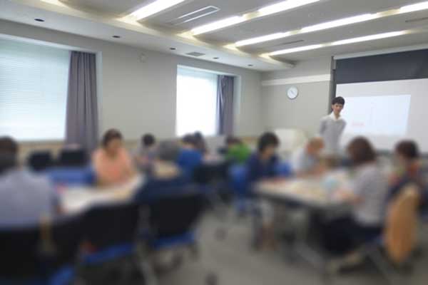 九州福岡で、学校・保育施設の色彩計画や、職員スタッフ研修に