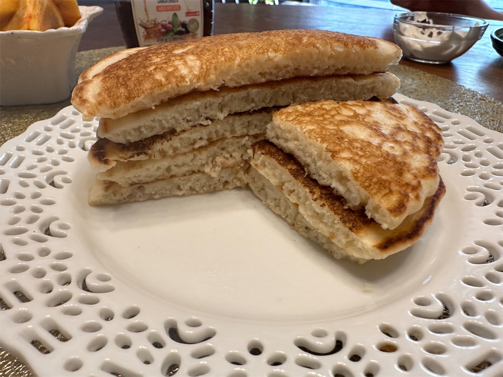 サタデーブランチはMade in HawaiiのKona 'Aina Farms（コナアイナファーム）のバターミルクでモチモチのパンケーキ😋