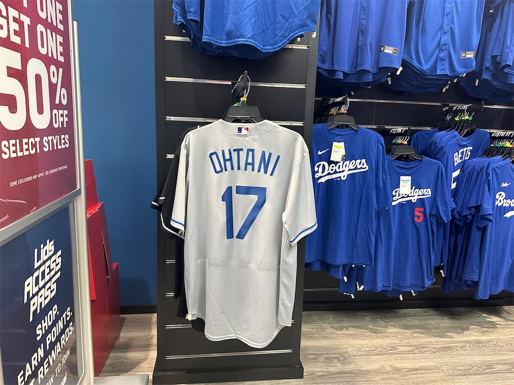 大谷選手のレプリカユニフォームが発売開始！！アラモアナ