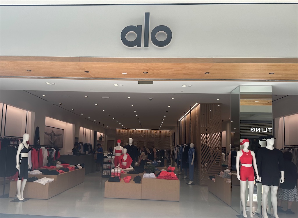 alo yoga ハワイ　アロー　新品タグ付き alo yoga ハワイ アロー 新品タグ付き - メルカリ