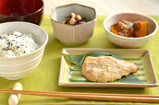 孤独のグルメ は ひとりが好きになる おじさんがひとりでご飯を食べてるだけなのに なんでこんなに面白いのかなあ 明日にプラス