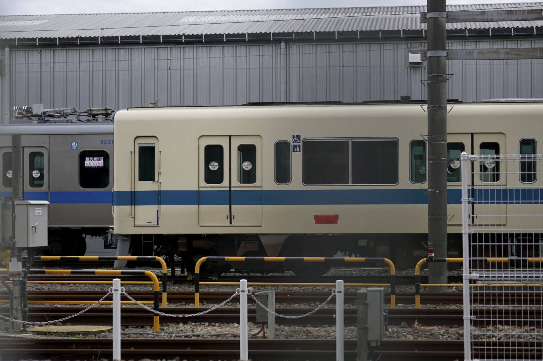 小田急8000形8059F屋根の部品が外され廃車と小田急3000形3271Fリニューアル中の様子 大野総合車両所 - f_syo