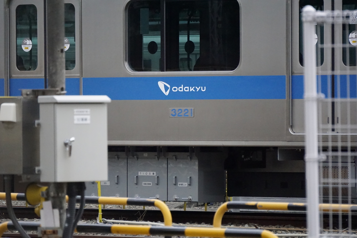 小田急8000形8059F屋根の部品が外され廃車と小田急3000形3271Fリニューアル中の様子 大野総合車両所 - f_syo
