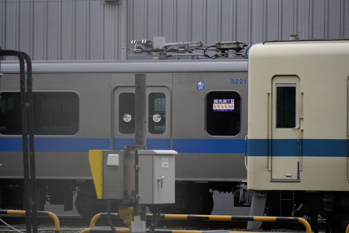 小田急8000形8059F屋根の部品が外され廃車と小田急3000形3271Fリニューアル中の様子 大野総合車両所 - f_syo