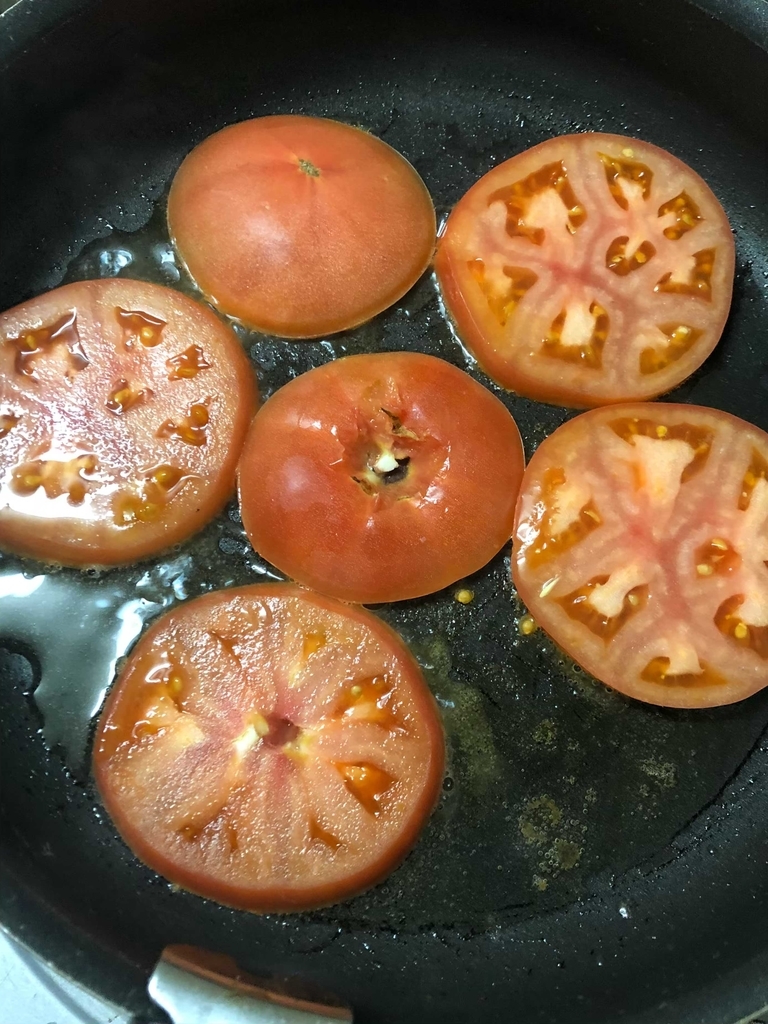 生のとまとを使って即席トマトソースを3ステップで作る 北のコックが気分で料理していく