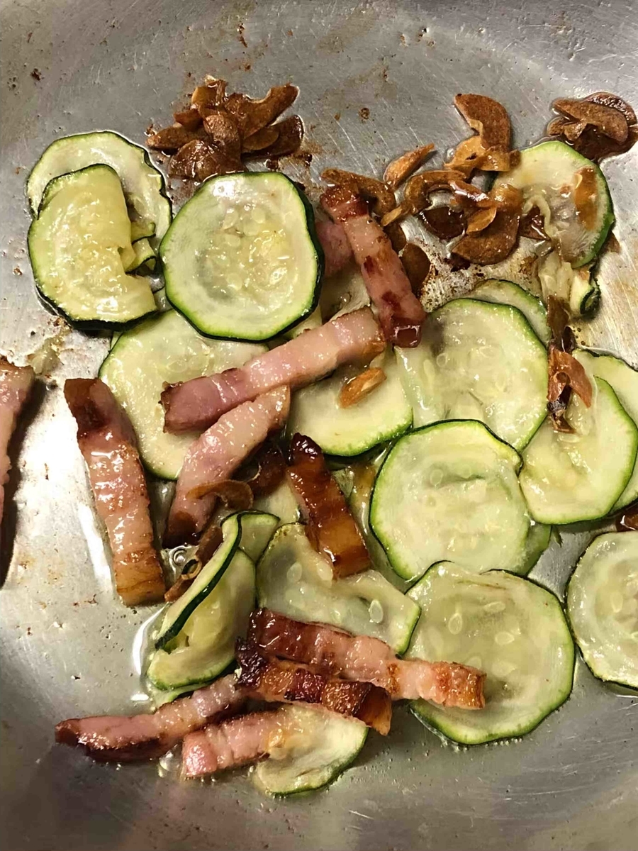 ベーコンとズッキーニパスタのレシピ ポイントは油にあった 北のコックが気分で料理していく ベーコンとズッキーニパスタのレシピ ポイントは油にあった 北のコックが気分で料理していく