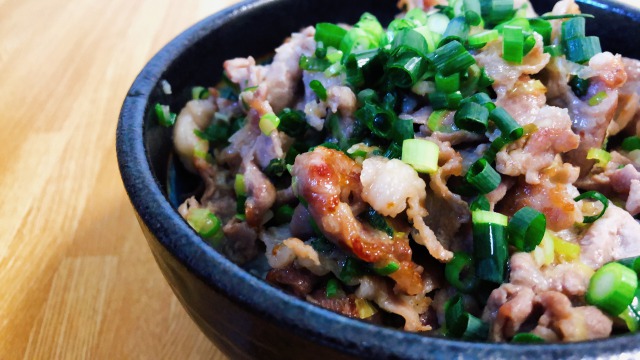 ネギ豚塩丼