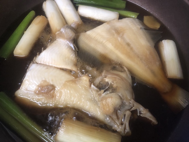 フライパンで作るカレイの煮込み