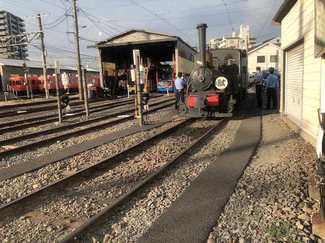古町駅の坊っちゃん列車