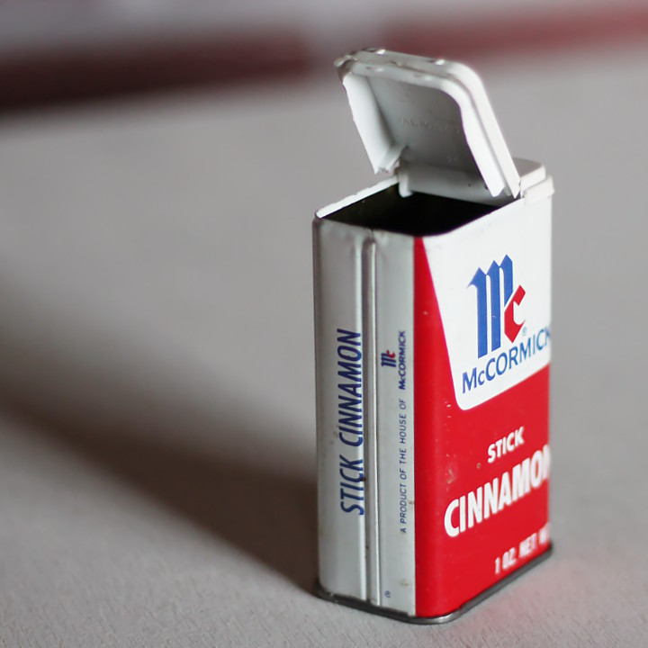 アメリカンヴィンテージ・1970年~80年代頃のMcCormick Stick Cinnamonのティン缶