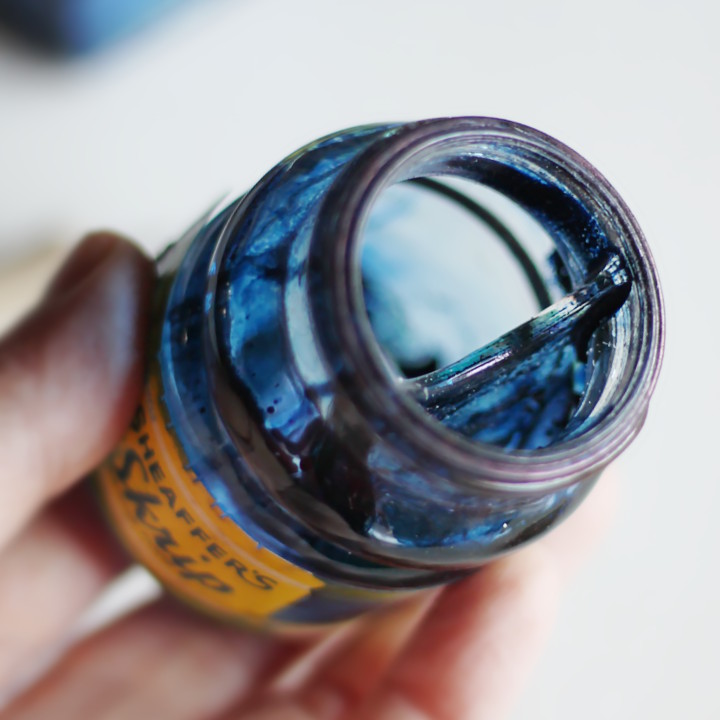 インクボトルの内側にはインクをためる為のポケット｜Sheafferヴィンテージインクボトル