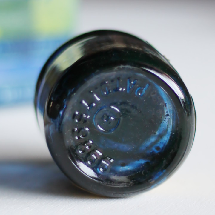 インクボトルの底面にはPAT.D.1759866 5 の表記あり｜Sheafferヴィンテージインクボトル