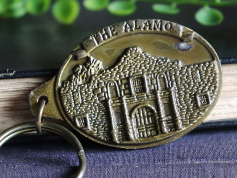 ネイティブアメリカンを改宗させる目的で作られたアラモ伝道所|お土産キーホルダー