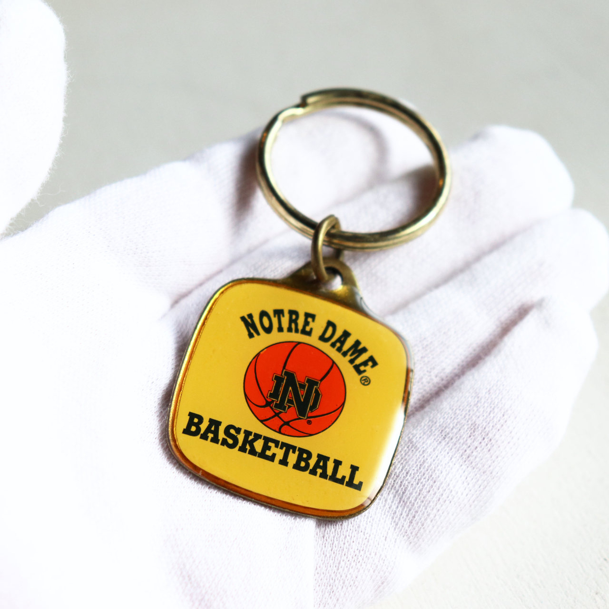 USAコレクティブルキーホルダーNOTRE DAME BASKETBALL・ノートルダム大・バスケットボール