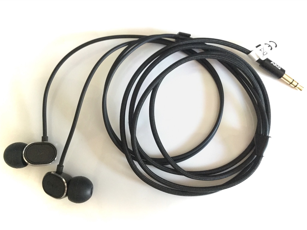 AKG N20 イヤホン カナル型 ブラック N20BLK  w17b8b5 AKG N20 - イヤホンのレビューするかもしれない。