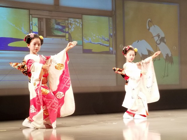 いとさん こいさん 10月の花童 空はどこから